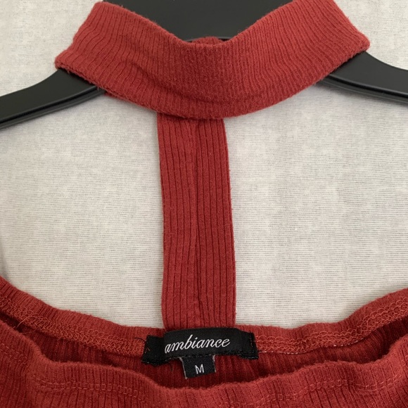 Sexy Ambiance top with turtleneck like accent - Picture 3 of 5